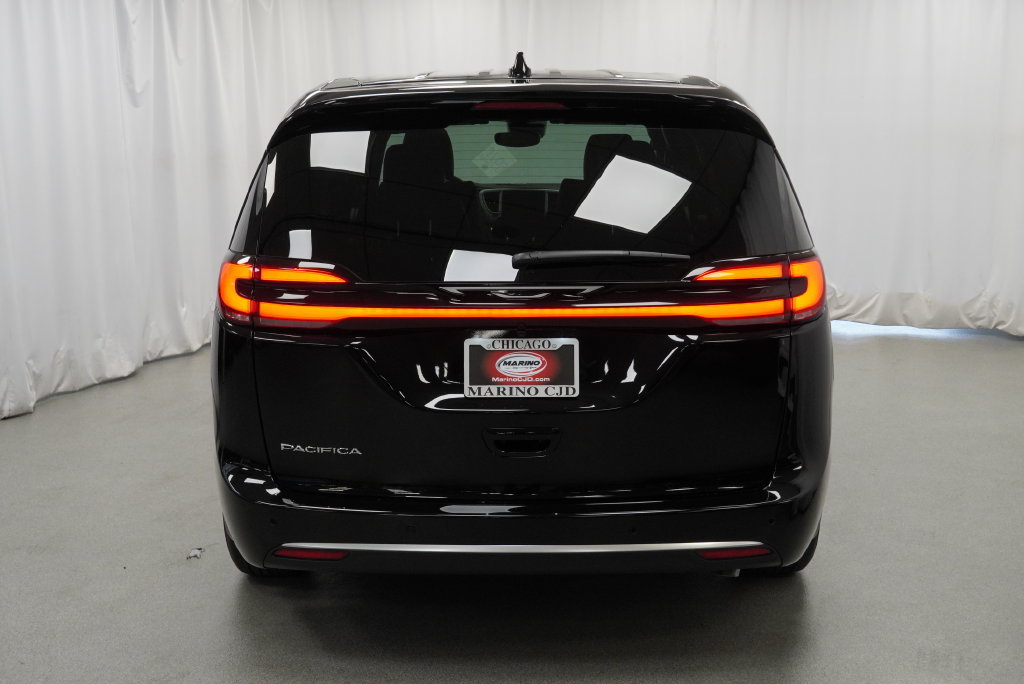 New 2027 Chrysler Pacifica Select FWD image 10