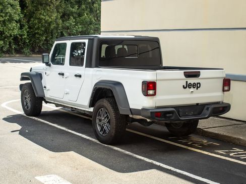Used 2025 Jeep Gladiator Sport AWD/4WD image 5