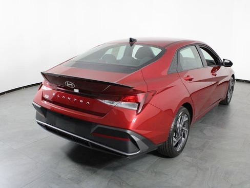 Certified 2025 Hyundai Elantra Sport image 15