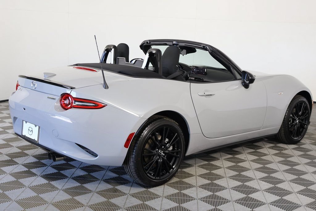 New 2026 MAZDA MX-5 Miata Club w/ Interior Package RWD image 4