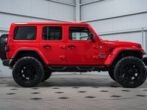 Used 2024 Jeep Wrangler Sahara image 8