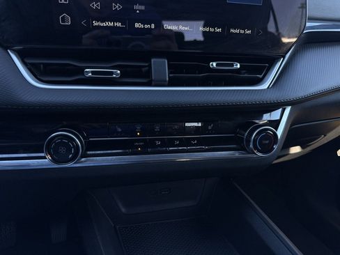 Used 2025 Chevrolet Equinox LT image 18