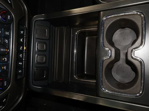 Used 2018 Chevrolet Silverado 1500 High Country image 9