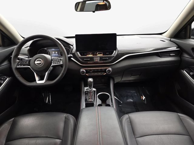 Used 2024 Nissan Altima 2.5 SR w/ SR Premium Package FWD image 13