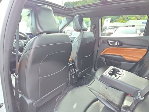 Used 2024 Jeep Compass Limited w/ Sun and Sound Group AWD/4WD image 19