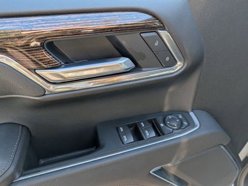 Certified 2025 GMC Sierra 1500 Elevation image 27