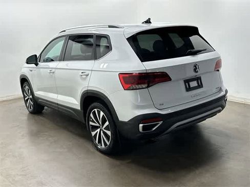 Certified 2022 Volkswagen Taos SE image 32