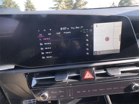 New 2025 Kia Niro EX Touring image 16