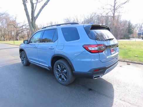 New 2025 Honda Pilot Touring image 4