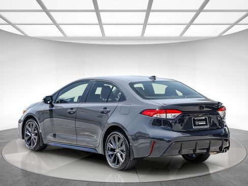 Used 2026 Toyota Corolla SE FWD image 3