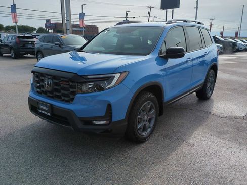 Used 2025 Honda Passport TrailSport image 4