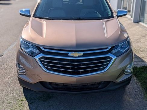 Used 2019 Chevrolet Equinox LT image 2