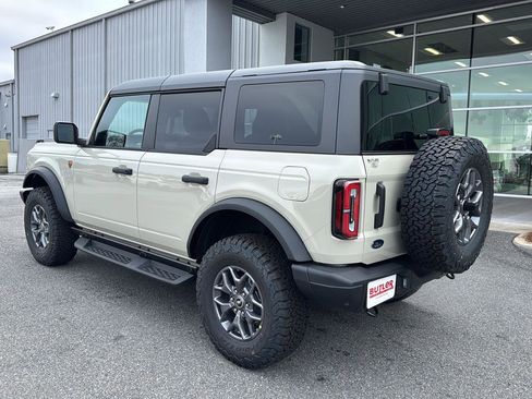 New 2025 Ford Bronco Badlands image 4