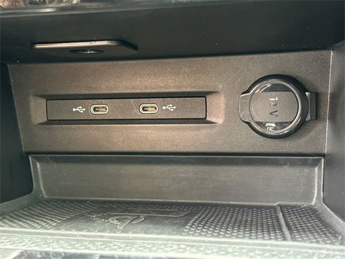 Used 2024 Volkswagen Taos SE image 32