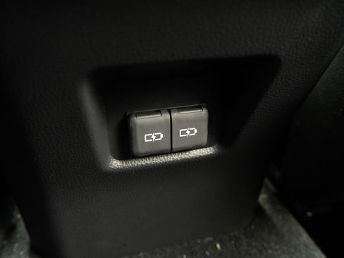 Used 2022 Toyota RAV4 XLE Premium image 38