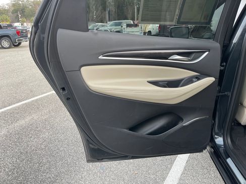 Used 2020 Buick Enclave Essence image 20