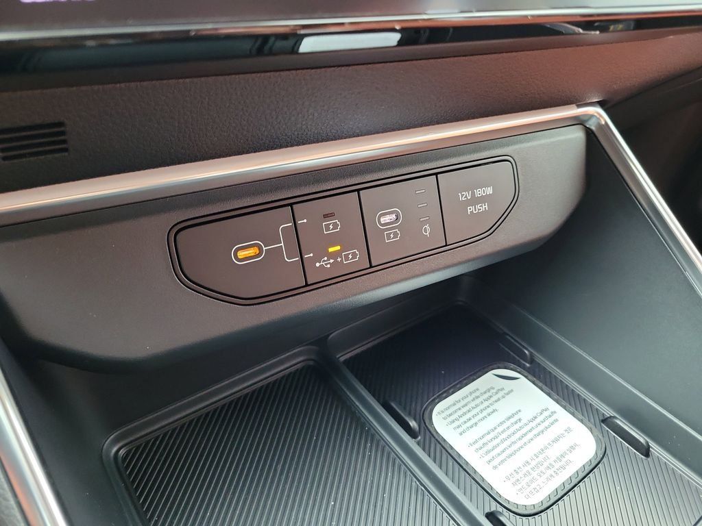 New 2026 Kia Carnival SX w/ SX Dark Edition Package FWD image 36
