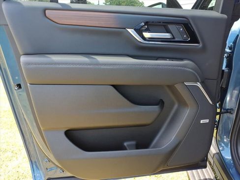 New 2026 GMC Yukon XL Denali w/ Denali Reserve Package AWD/4WD image 18
