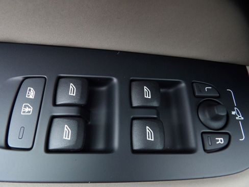 New 2026 Volvo XC60 B5 Plus w/ Protection Package Premier image 9