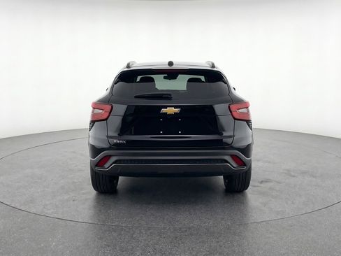 Used 2025 Chevrolet Trax LT FWD image 7