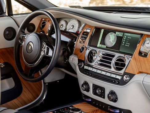 Certified 2016 Rolls-Royce Dawn RWD image 16