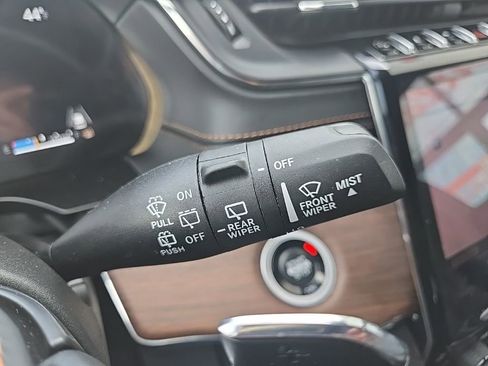 Used 2025 Jeep Grand Cherokee Summit AWD/4WD image 43