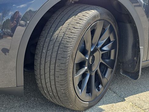 Used 2024 Tesla Model Y Long Range image 32