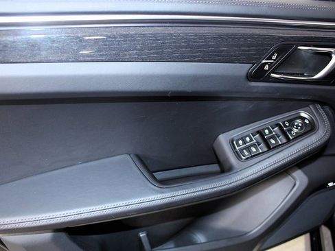 Used 2024 Porsche Macan GTS image 19