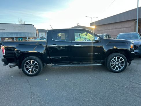 Used 2021 GMC Canyon Denali image 2