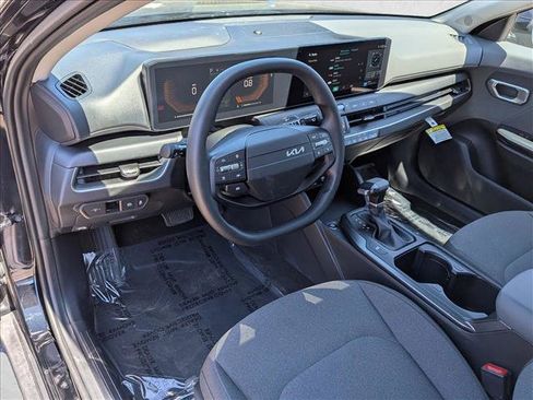 Used 2025 Kia K4 FWD image 10