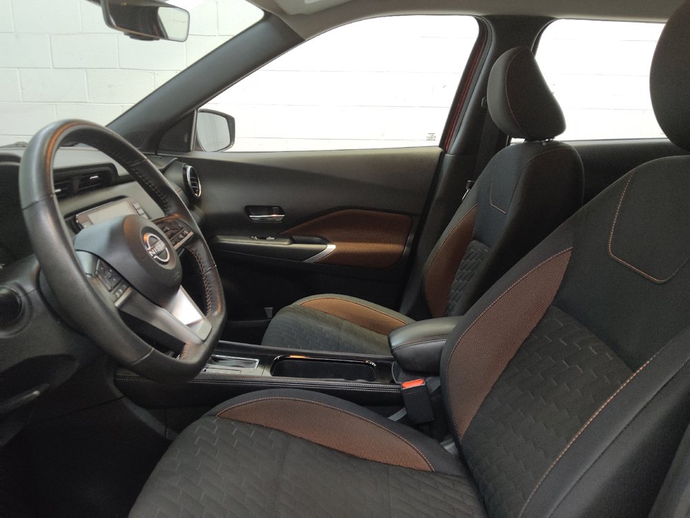 Used 2022 Nissan Kicks SR w/ Interior Electronics Package FWD image 17