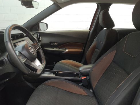 Used 2022 Nissan Kicks SR w/ Interior Electronics Package FWD image 17