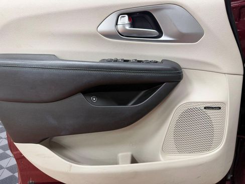 Used 2018 Chrysler Pacifica Limited w/ Advanced Safetytec Group image 13