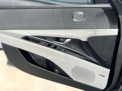 Used 2024 Hyundai Elantra Limited image 13