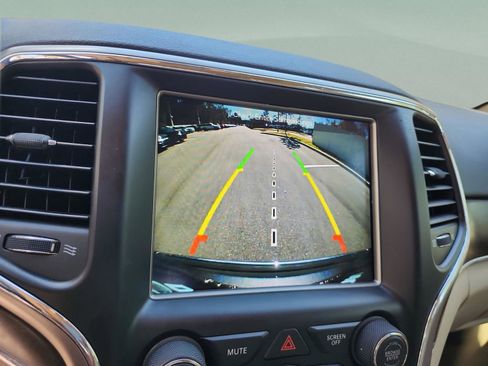 Used 2018 Jeep Grand Cherokee Limited image 28