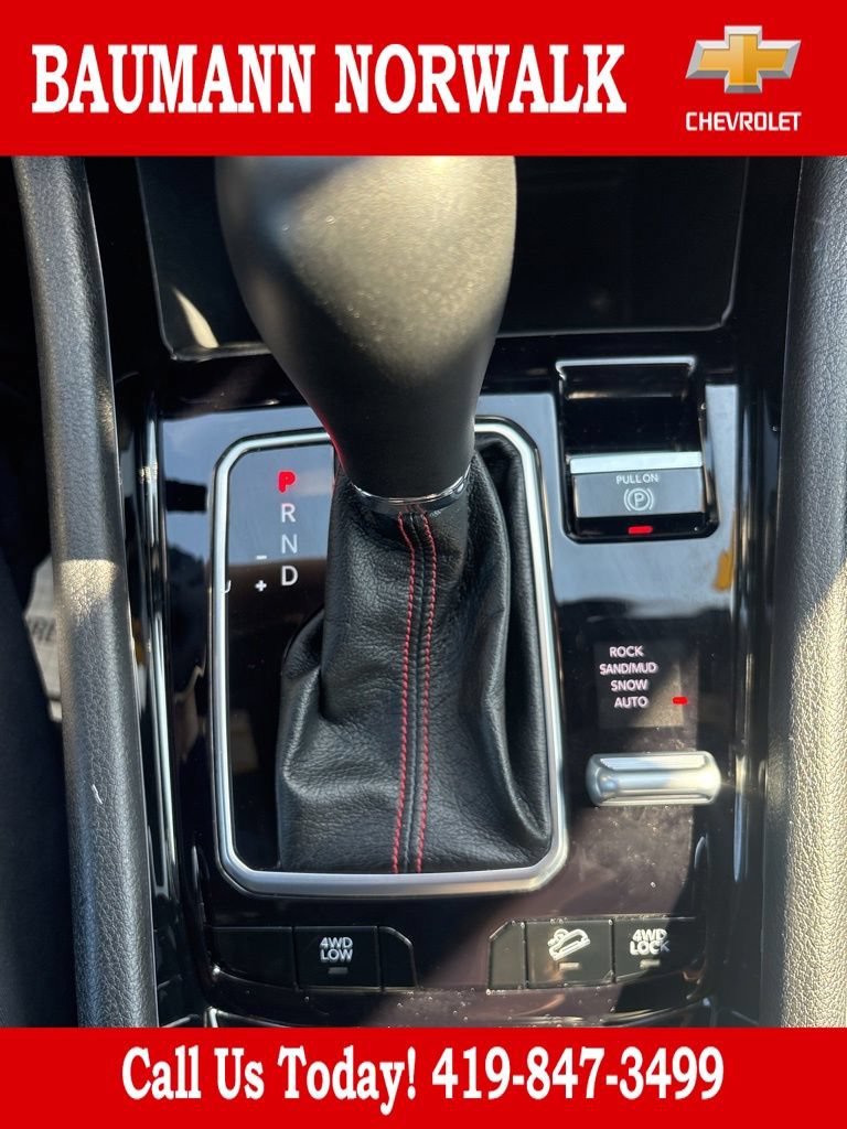 Used 2025 Jeep Compass Trailhawk AWD/4WD image 19