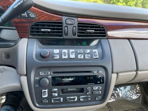 Used 2003 Cadillac De Ville w/ Comfort & Convenience Package FWD image 23