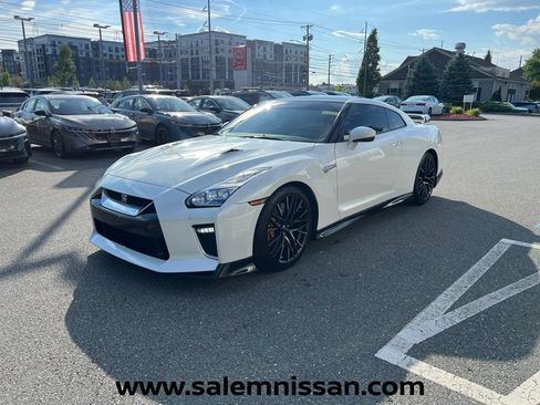 Used 2021 Nissan GT-R Premium AWD/4WD image 3