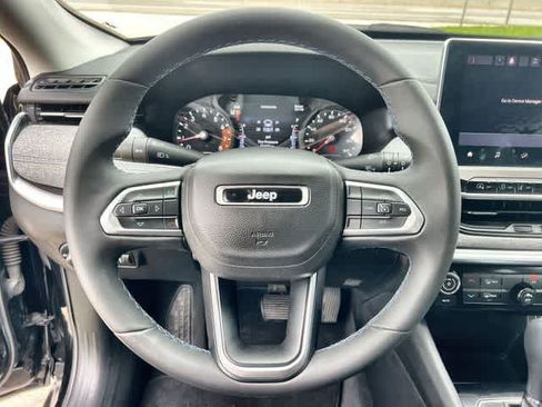 Used 2022 Jeep Compass Latitude FWD image 17