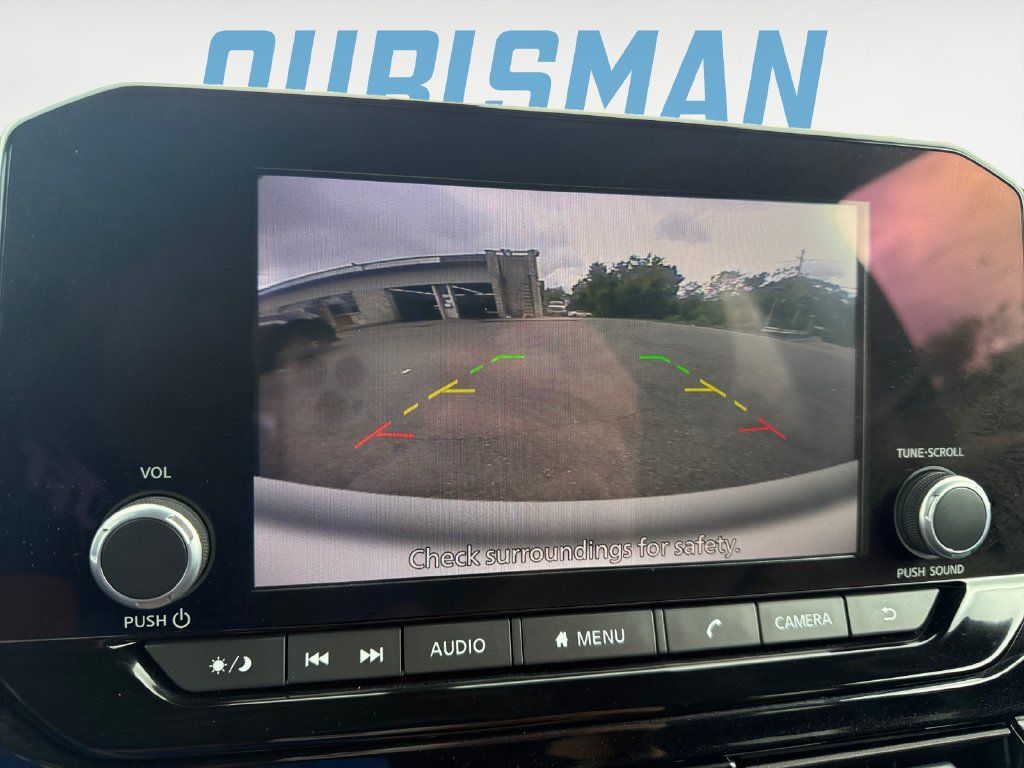 Used 2025 Nissan Pathfinder SV FWD image 18