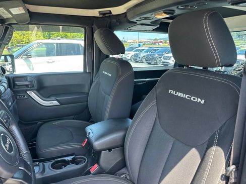 Used 2017 Jeep Wrangler Rubicon w/ Power Convenience Group AWD/4WD image 14