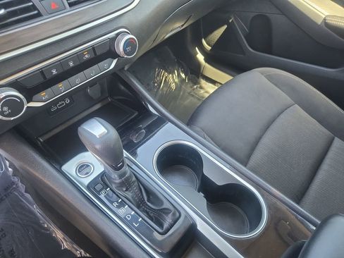 Used 2024 Nissan Altima 2.5 SV FWD image 23