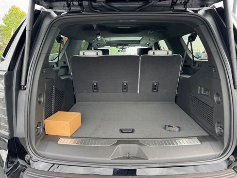 New 2026 Chevrolet Suburban Premier image 7