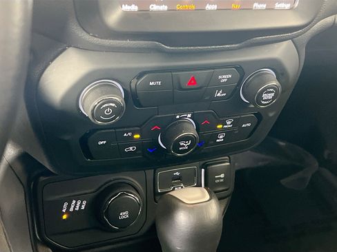 Used 2022 Jeep Renegade Limited image 16