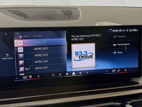 Used 2025 BMW X5 xDrive50e w/ M Sport Package image 15