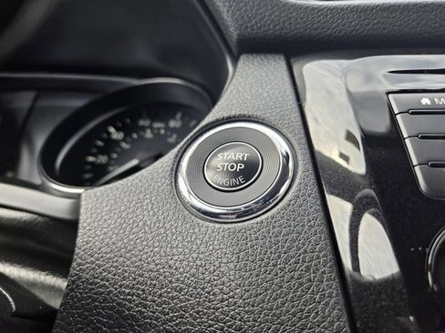 Used 2020 Nissan Rogue SV image 22