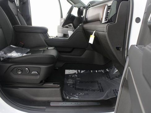 New 2026 GMC Sierra 3500 Denali w/ Denali Reserve Package image 26