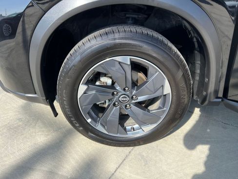 Used 2025 Nissan Rogue SV FWD image 35