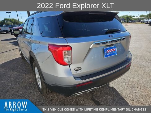 Used 2022 Ford Explorer XLT w/ Equipment Group 202A AWD/4WD image 9