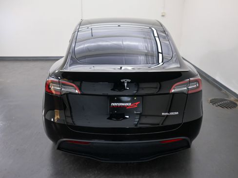 Used 2023 Tesla Model Y Performance image 10